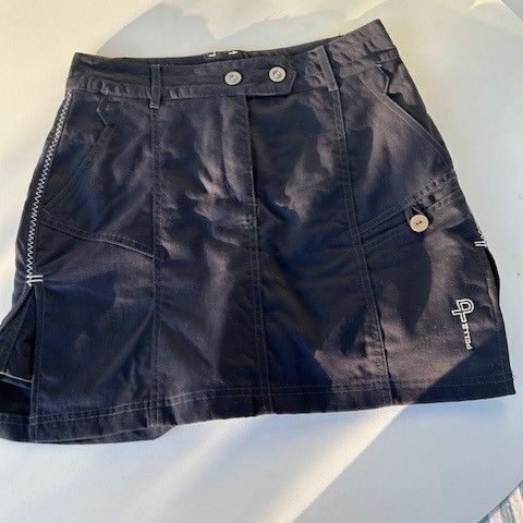 Pell P skjørt ( kort)  med shorts under