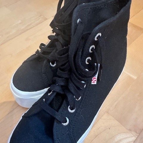 Ubrukte Superga platform, str 38