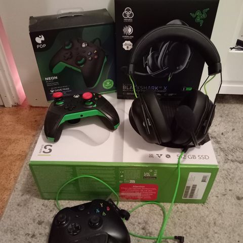 Xbox series s med Razer hodetelefoner