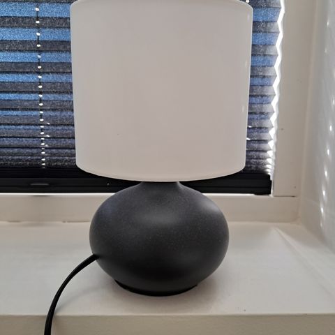 Tvärfot bordlampe (som ny)