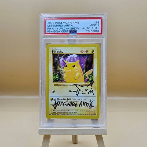 Pikachu Shadowless Base set signert av Mitsuhiro Arita PSA 9