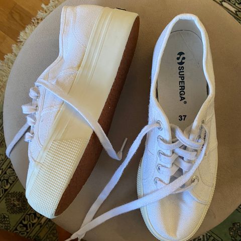 Superga hvite sneakers platform strl 37