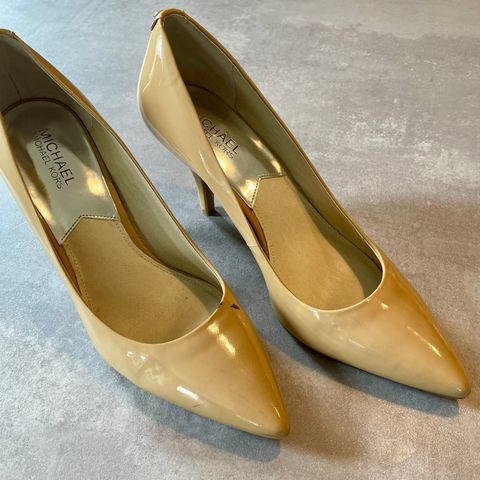 Michael Kors pumps