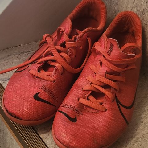 Fotballsko Nike str 36,5