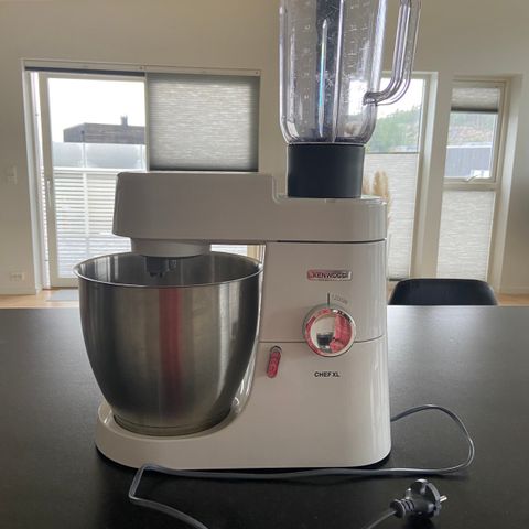 Kenwood kjøkkenmaskin CHEF XL(1200W) med blender