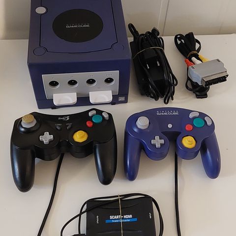 Nintendo Gamecube med 2 kontrollere, minnekort og HDMI adapter