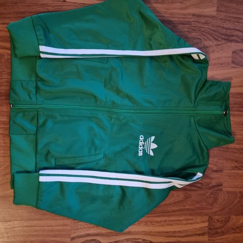 Grønn Adidas jakke str 140