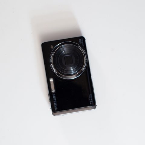 Samsung ST500 er et kompakt digitalkamera  12.2 megapiksler