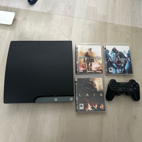 Playstation 3 selges med 3 spill og 1 kontroller