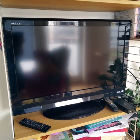 Reservert: Toshiba Regza  32'' (80 cm diagonal)