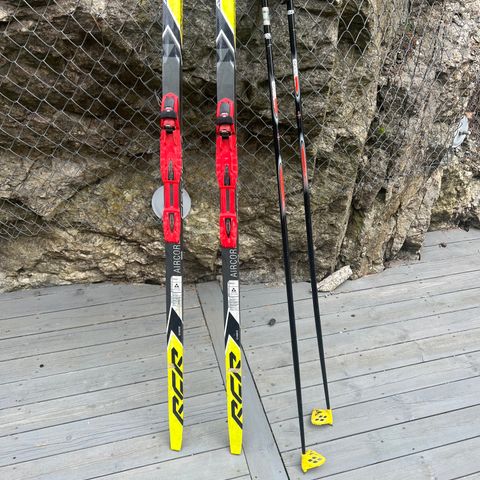 Langrennski m binding og staver