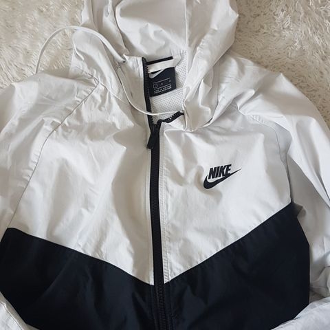 Nike jakke kun 150kr