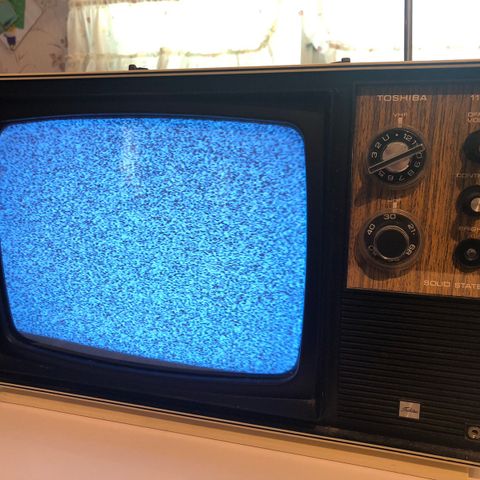 Toshiba 11 TBS Vintage 1967/68 Reise TV  12 Volt og 220 volt! 1 eier! Fungerer!