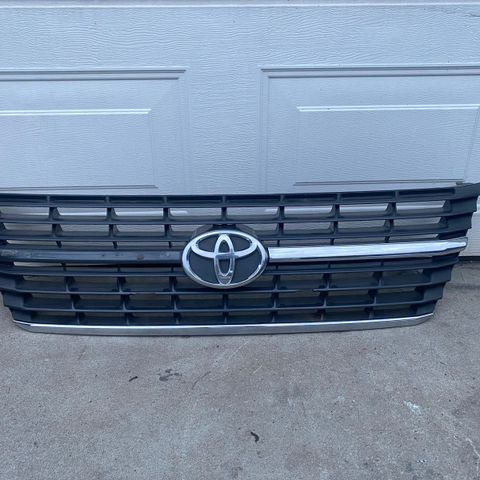 Grill Hiace 2008-2012