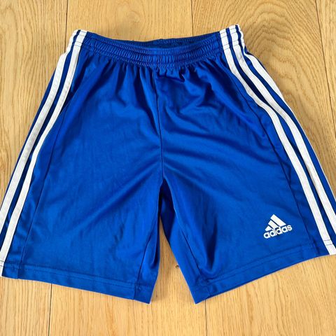 Adidas shorts str 11-12 år