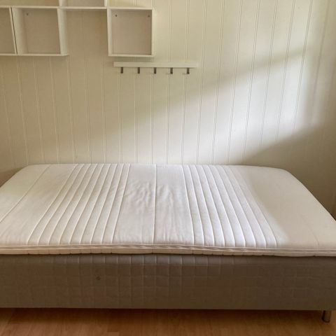 IKEA rammemadrass 120x200 m/overmadrass