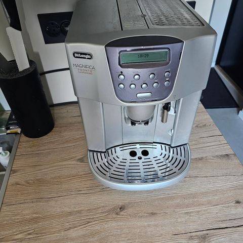 Delonghi kaffemaskin selges billig.