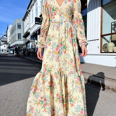 Ønsker å kjøpe: By TiMo - Georgette Maxi Dress - Sunrise
