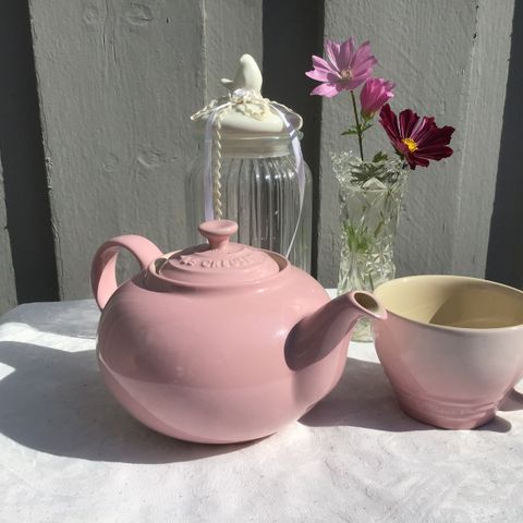 Le Creuset ubrukt rosa tekanne, utgått farge