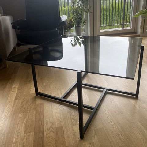 Salongbord med svart glassplate (80x80 cm)