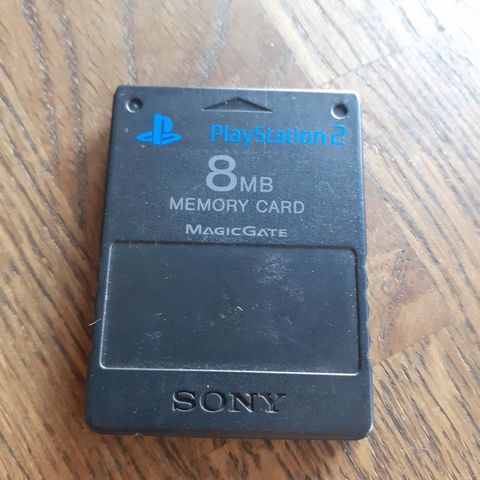 PS2. PLAYSTATION 2. 8MB MINNEKORT.