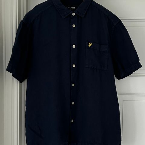 Lyle & Scott mørk blå kortermet skjorte M