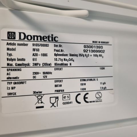 Kombinert Gass/Strøm kjøleskap 61 liter.Høyde:61 cm,Bredde:49 cm,Dybde:49 cm.