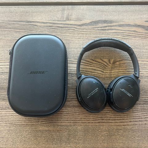 Bose QuietComfort 35 II Wireless Over-ear Headset.