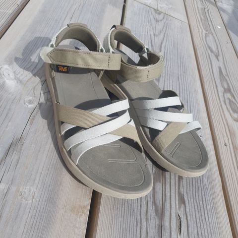 Pent brukt teva sandal