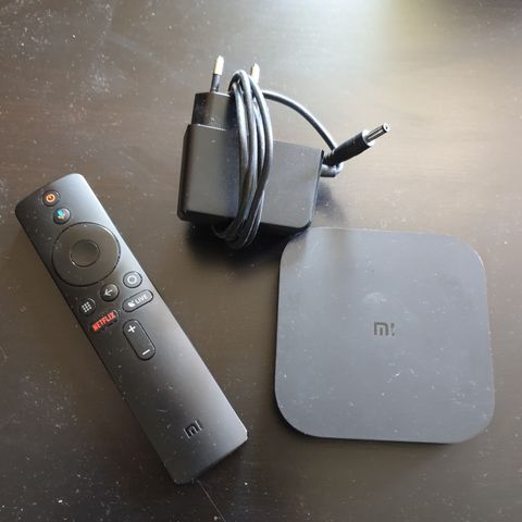 Xiaomi Mi Box og nettverksadapter