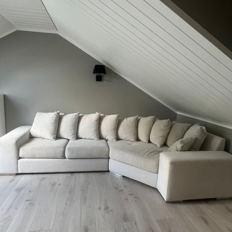 Pent brukt beige cozy corner sofa