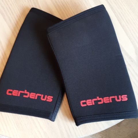 Cerberus albue sleeves. Helt ny, ubrukt.