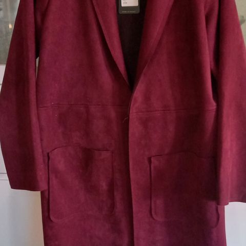 Burgunder rød dress jakke, selges for kr 400