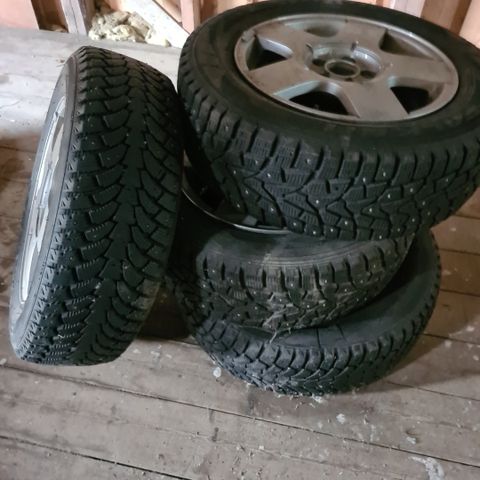 4 piggdekk med felger (VW) 195/55 R15 91T