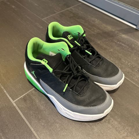 Pent brukt Nike Air basketsko str 38.5