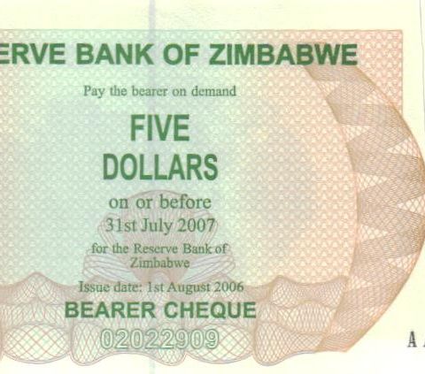 Tre strøkene 5 Dollars sedler i nr.-rekkefølge fra Zimbabwe i UNC - 1039-41