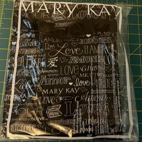 Ubrukt roll-up bag og dagkrem/rens frå Mary Kay