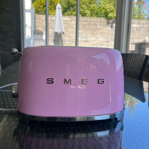 Rosa SMEG brødrister, nesten ubrukt