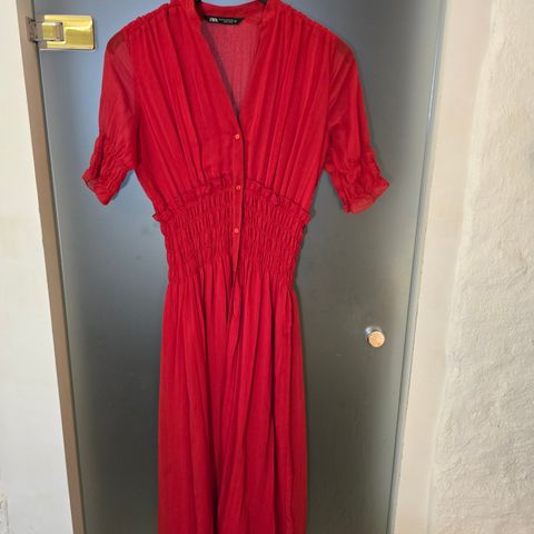 Romantisk Rød Kjole fra Zara | XS