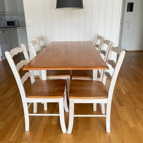 Kjøkken - spisebord med 6 stoler