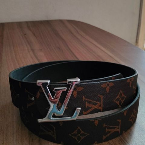 Lv belte. Pris 350