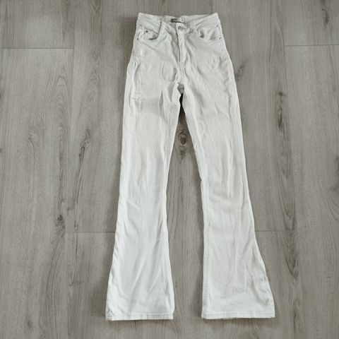 Hvite flare jeans