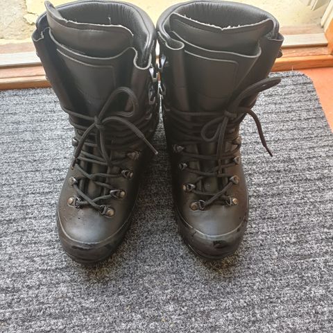 Nye Scarpa fjellstøvler /Armyboots i lær str 39