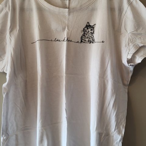 White cat t-shirt