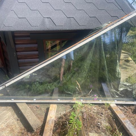 Terrassedør og solide vinduer i ulike størrelser