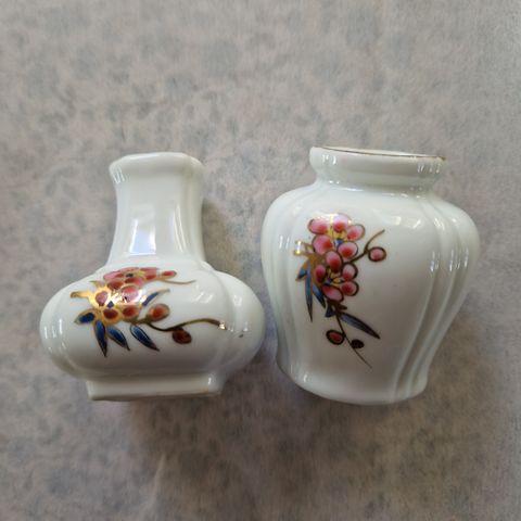Lotus små vaser 2 stk porselen med blomstermotiv