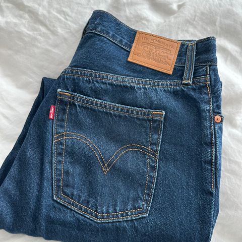 LEVIS JEANS