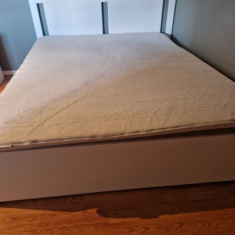 Selger 160*200 hvit songesand seng fra IKEA.