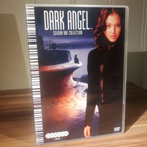 Dark Angel (norsk tekst) sesong 1 på DVD - 6 disker