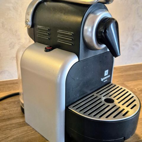 Nespresso D90 kaffemaskin selges